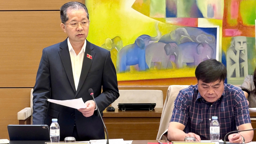 Có nên bỏ quy định “chụp ảnh cùng công chứng viên”?